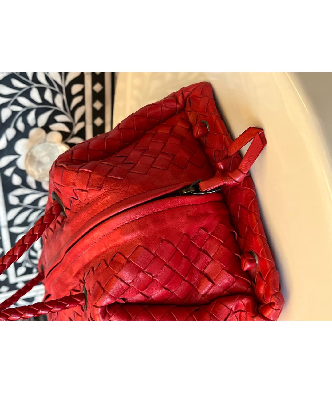 BOTTEGA VENETA Красная кожаная сумка с короткими ручками, фото 4