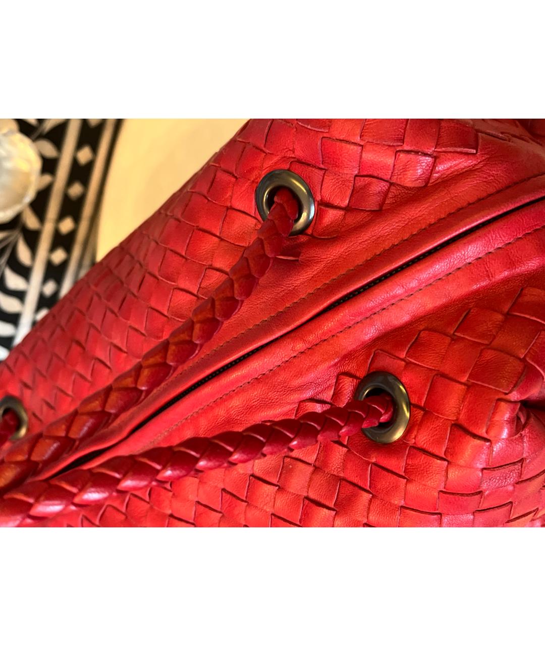 BOTTEGA VENETA Красная кожаная сумка с короткими ручками, фото 6