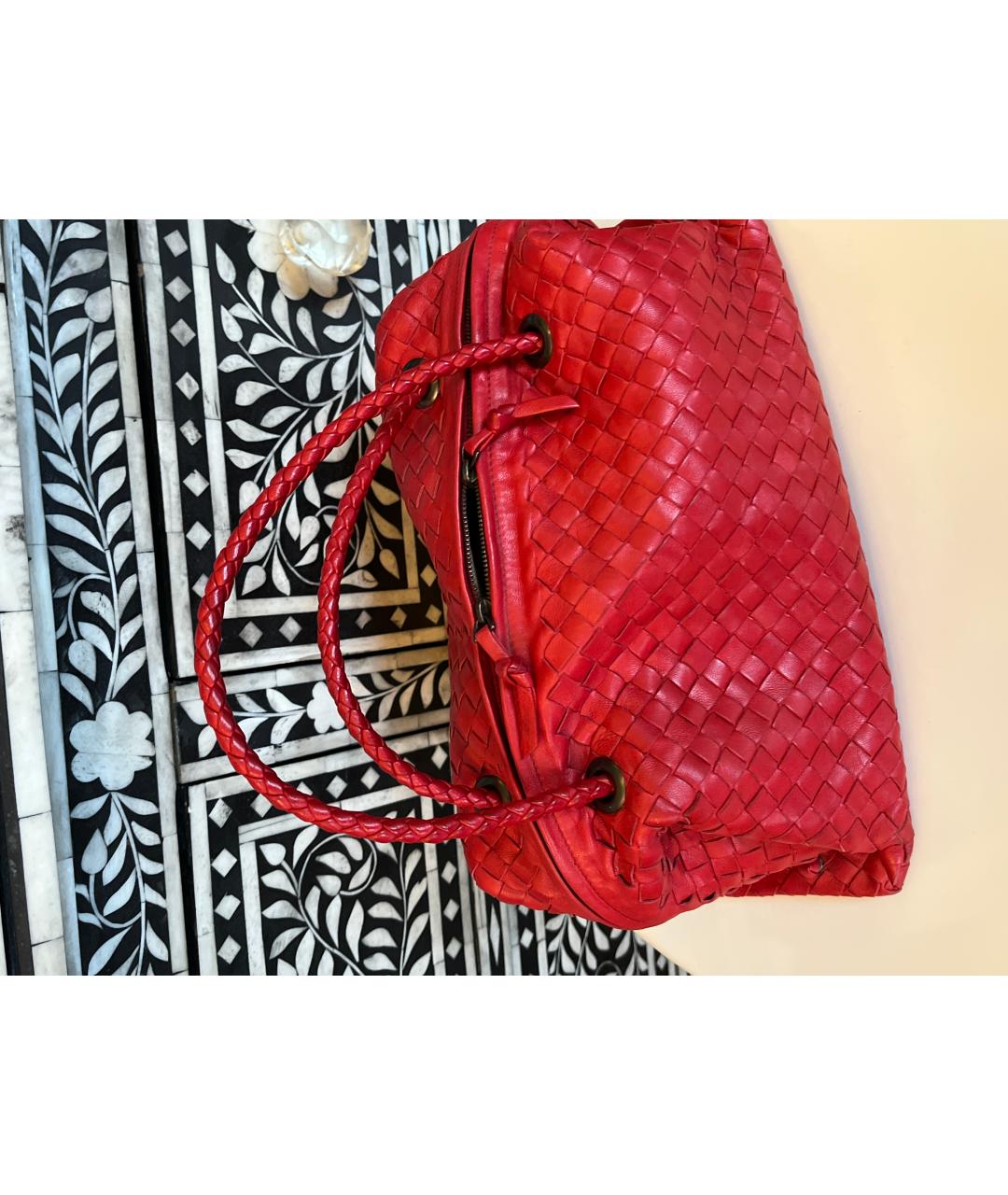 BOTTEGA VENETA Красная кожаная сумка с короткими ручками, фото 3