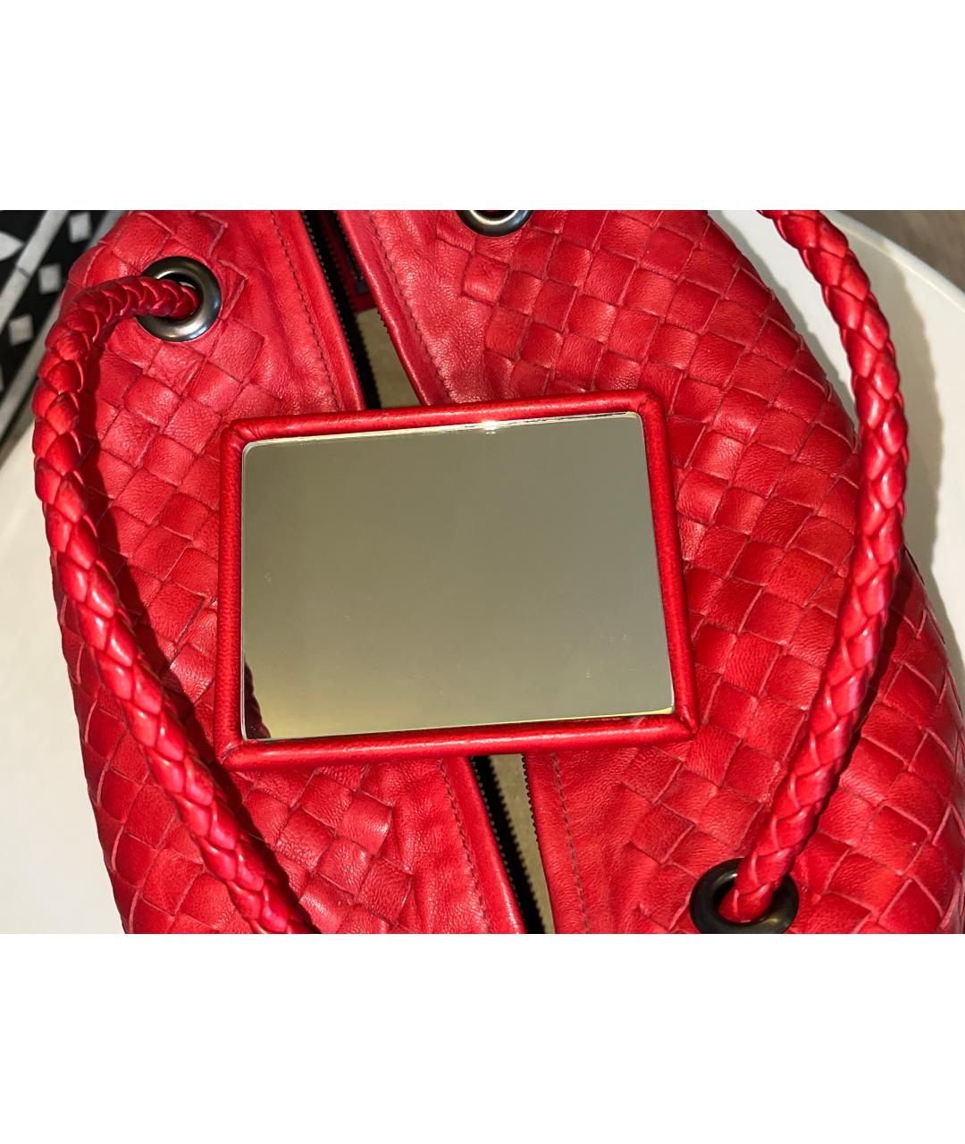 BOTTEGA VENETA Красная кожаная сумка с короткими ручками, фото 5