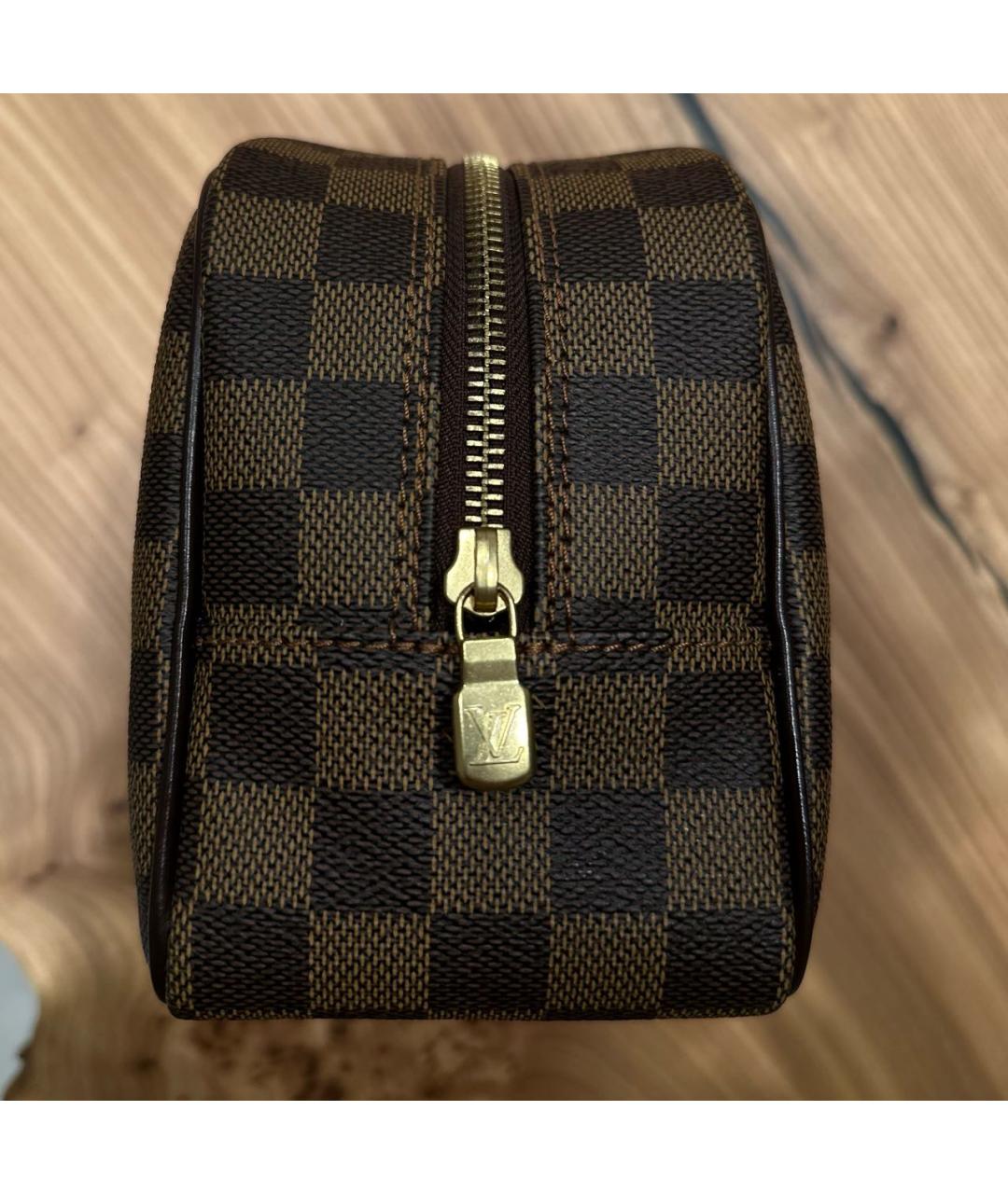 LOUIS VUITTON Коричневая кожаная косметичка, фото 4