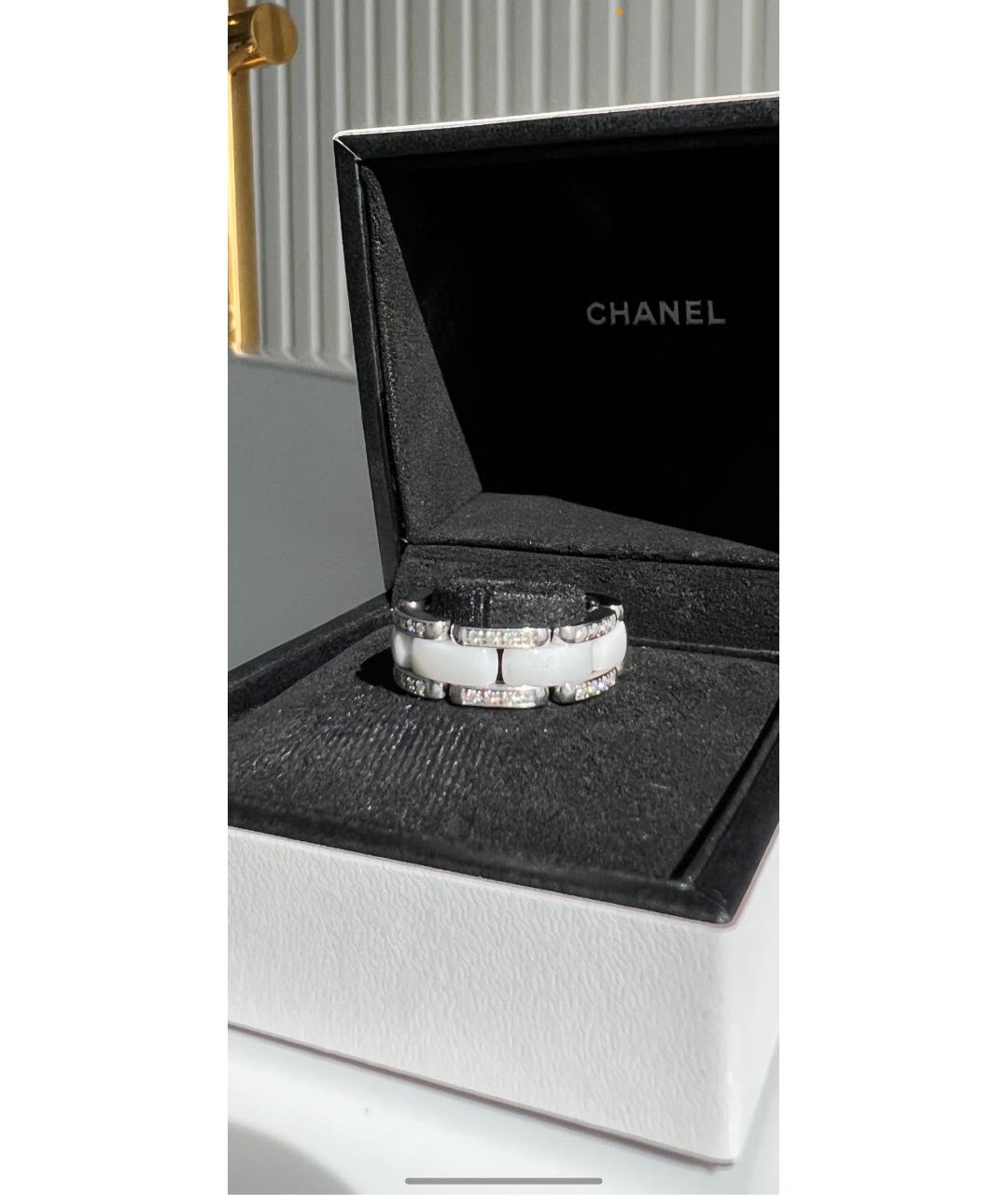 CHANEL PRE-OWNED Белое кольцо из белого золота, фото 3