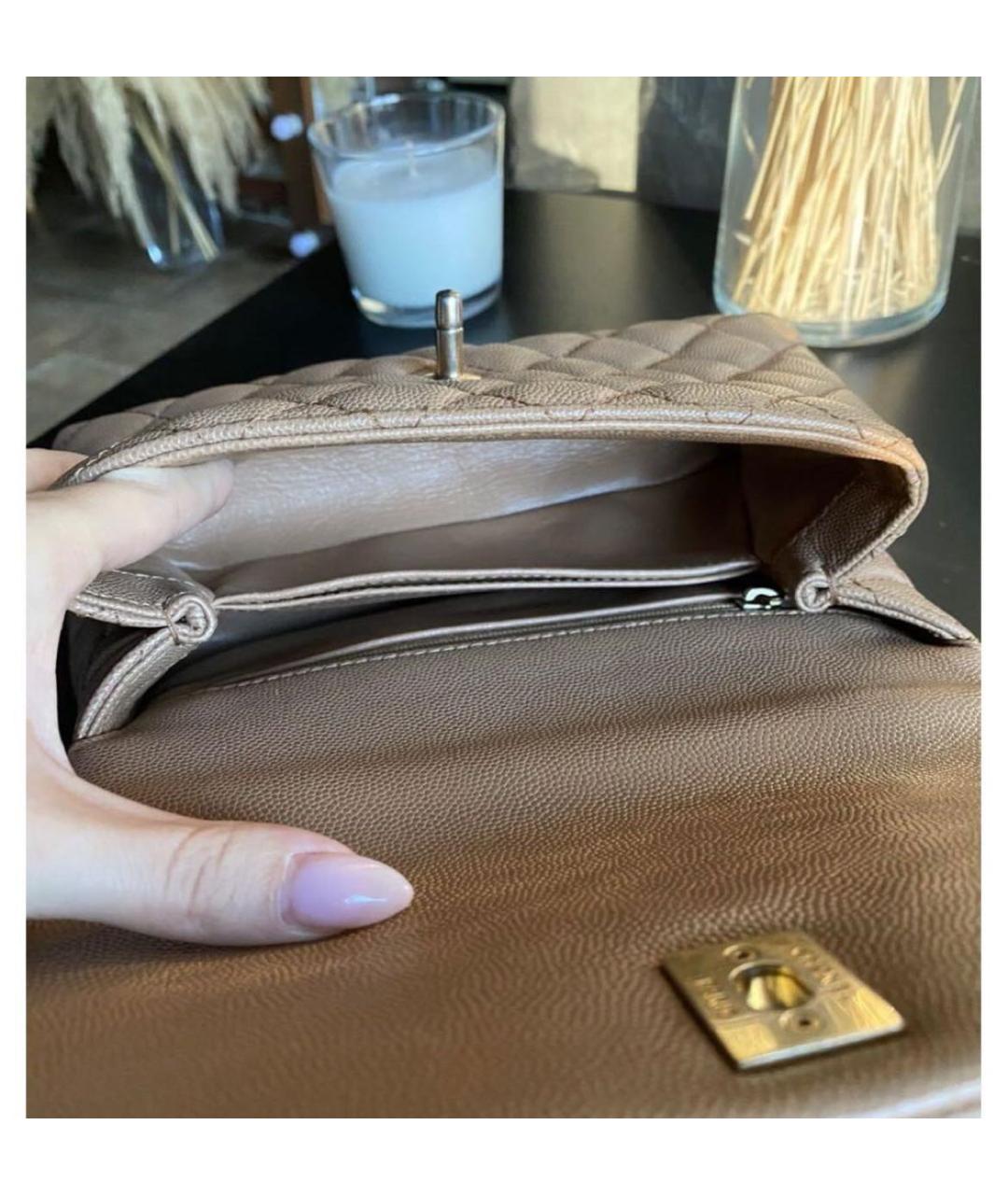 CHANEL Бежевая кожаная сумка с короткими ручками, фото 4