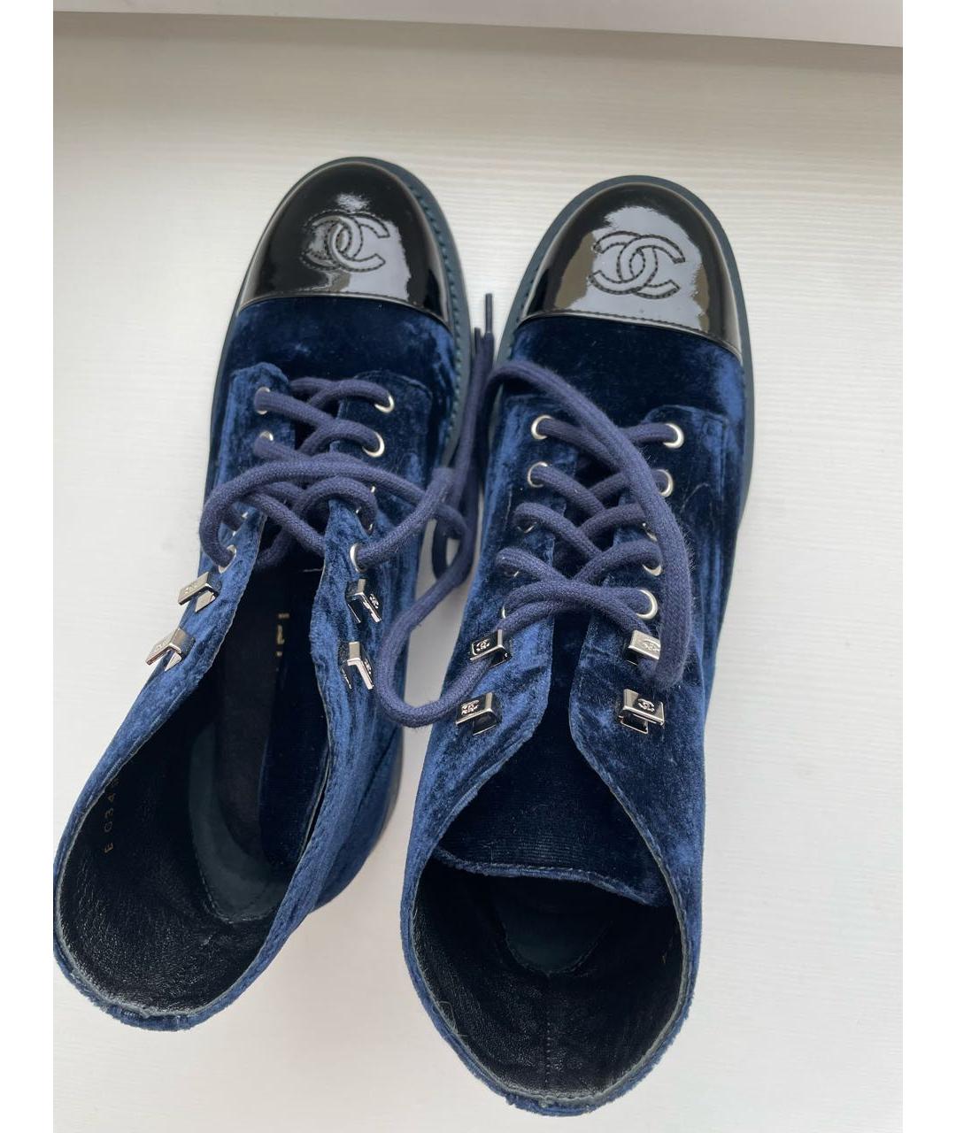 CHANEL PRE-OWNED Темно-синие бархатные ботинки, фото 3