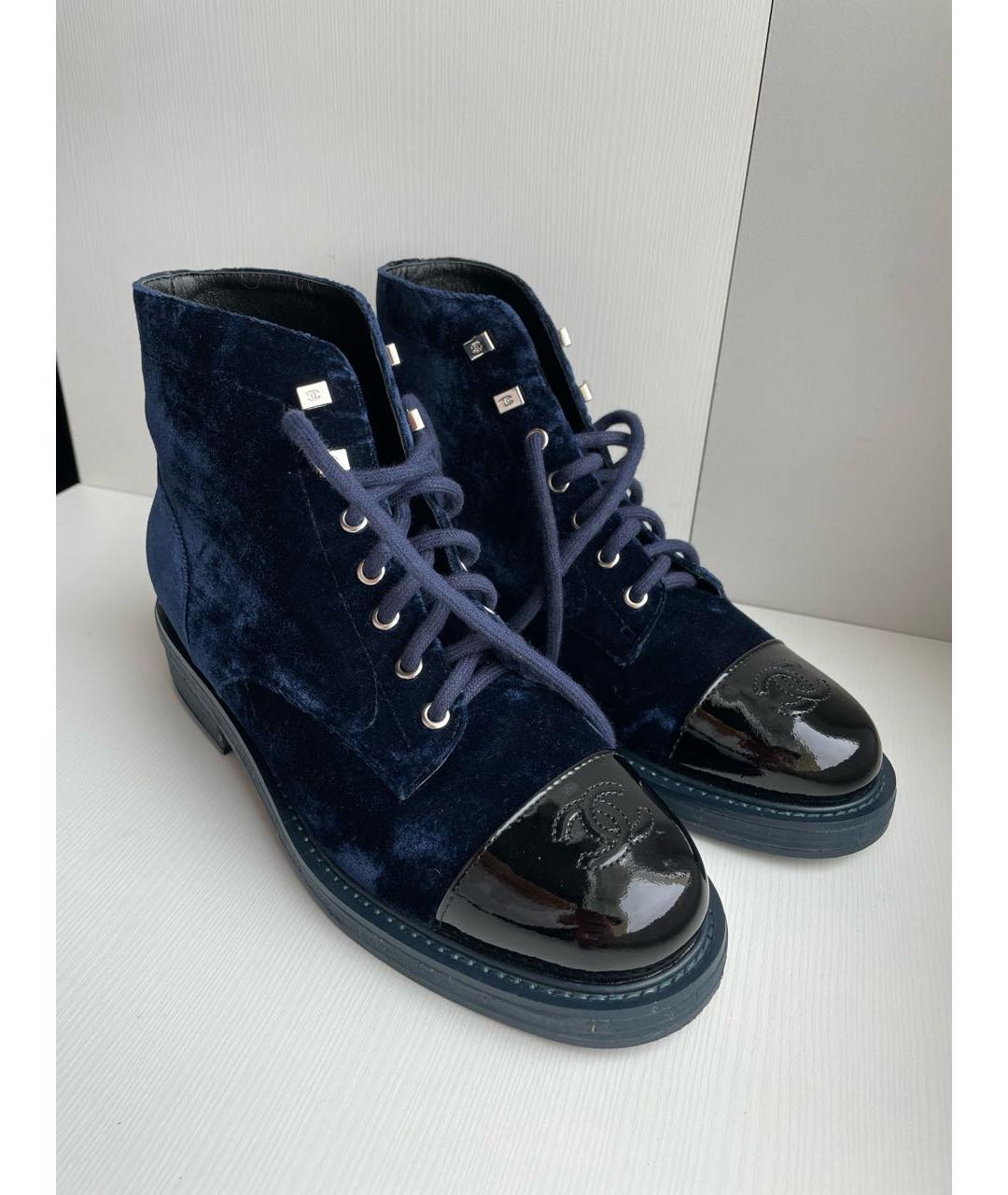 CHANEL PRE-OWNED Темно-синие бархатные ботинки, фото 5