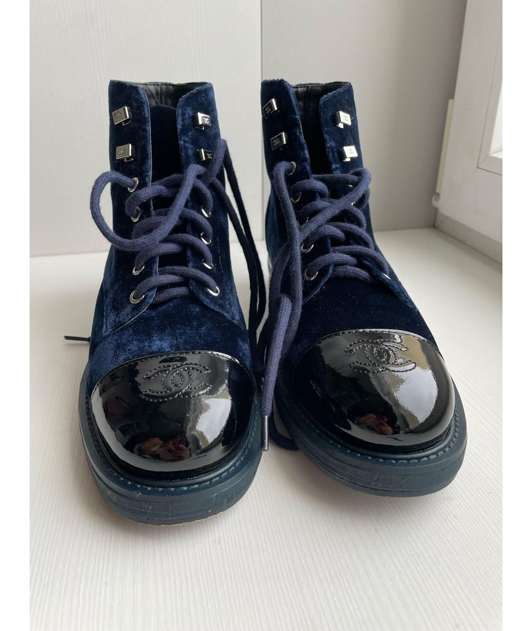 CHANEL PRE-OWNED Темно-синие бархатные ботинки, фото 2