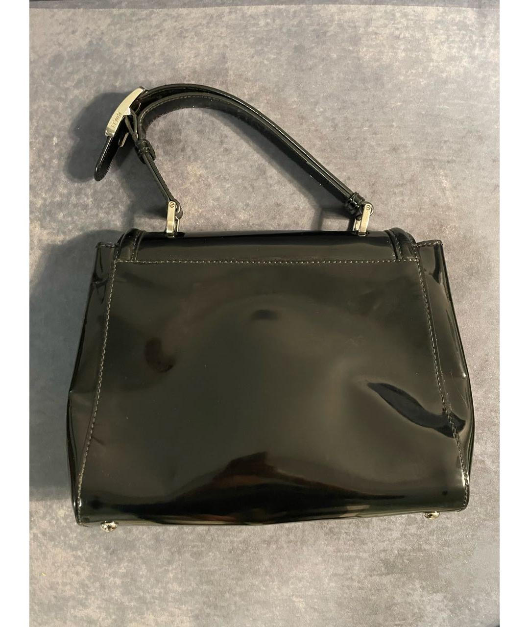 FENDI Черная сумка с короткими ручками из лакированной кожи, фото 2