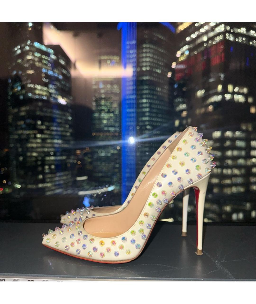 CHRISTIAN LOUBOUTIN Белые туфли из лакированной кожи, фото 5