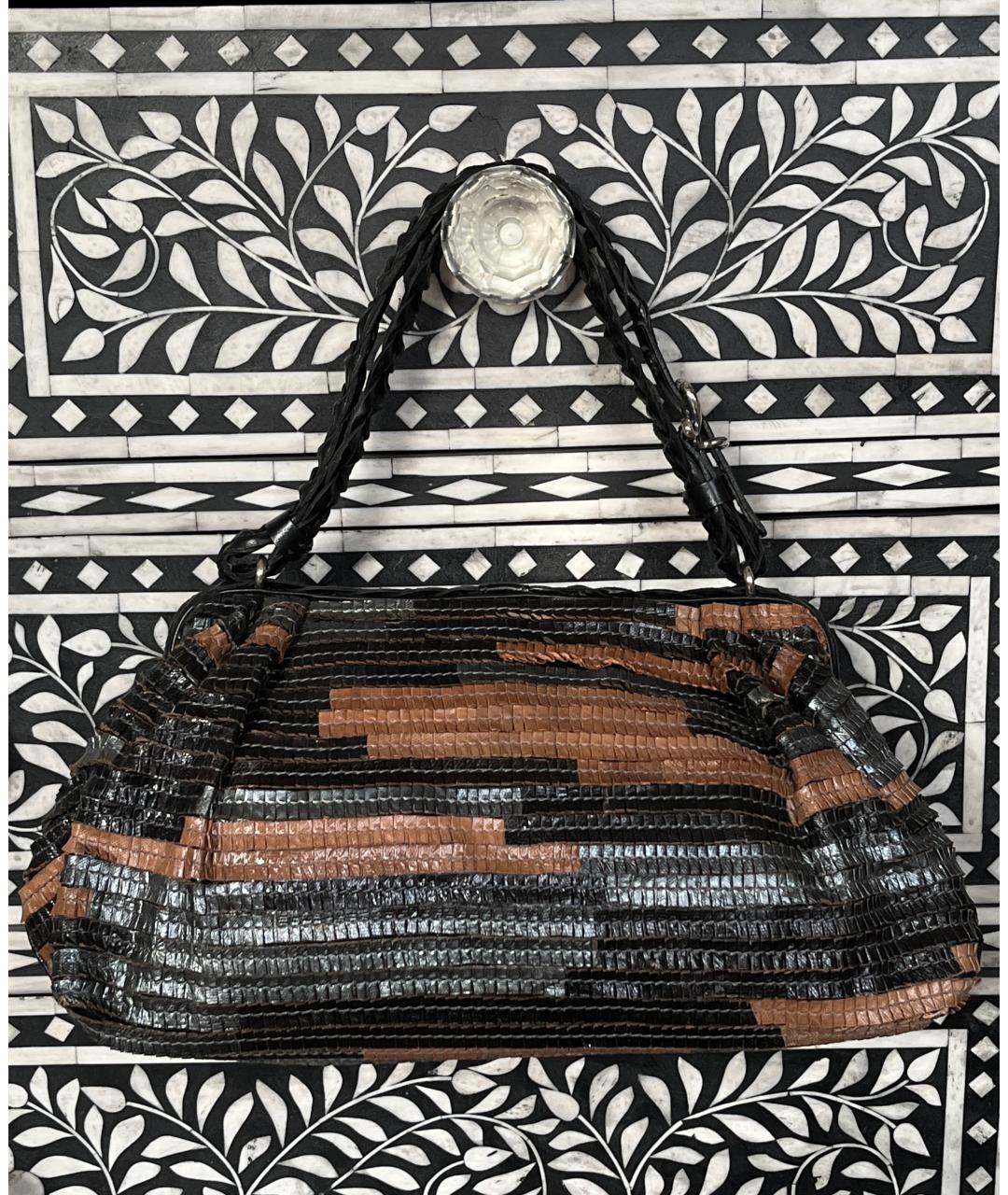 BOTTEGA VENETA Коричневая кожаная сумка с короткими ручками, фото 3