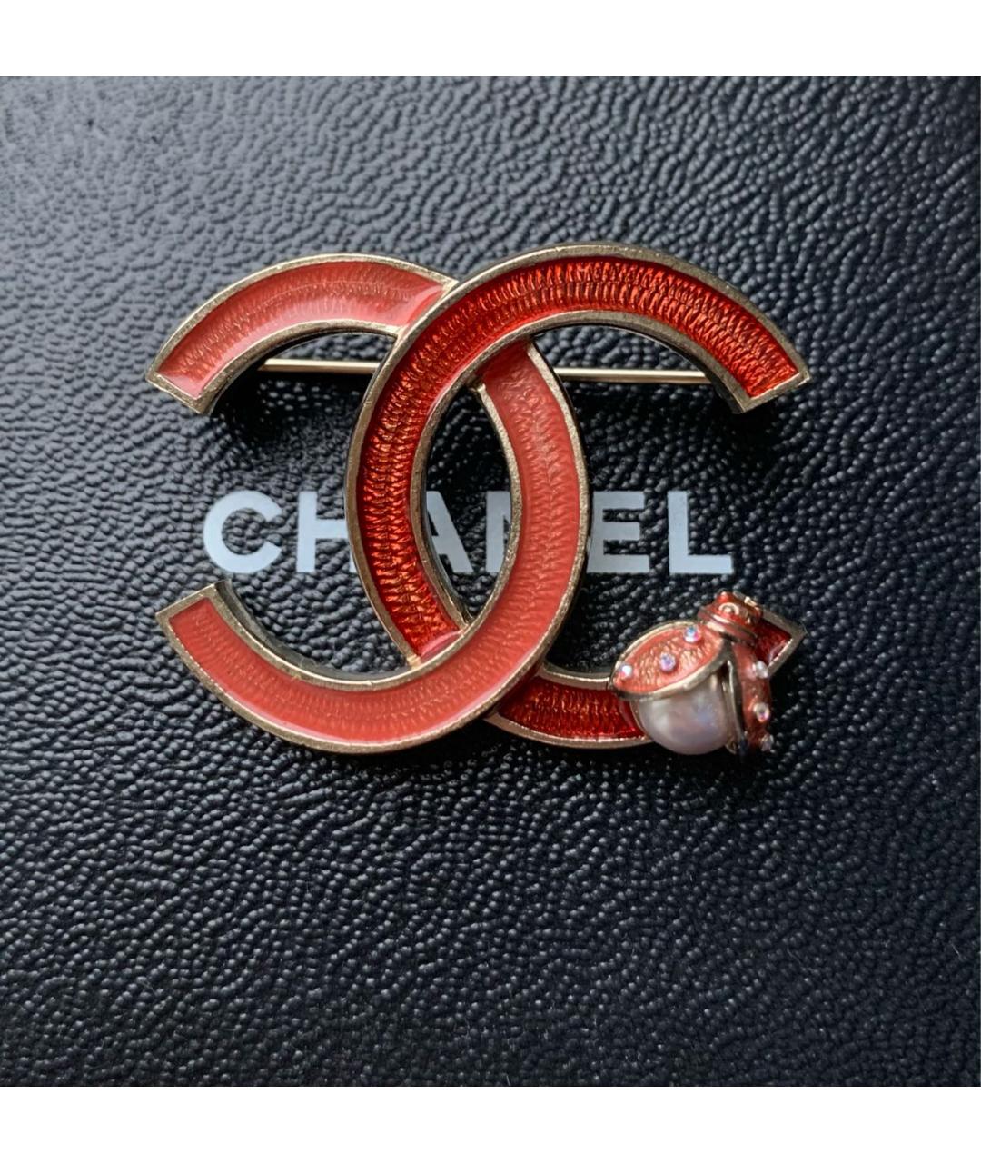 CHANEL PRE-OWNED Красная металлическая булавка / брошь, фото 8