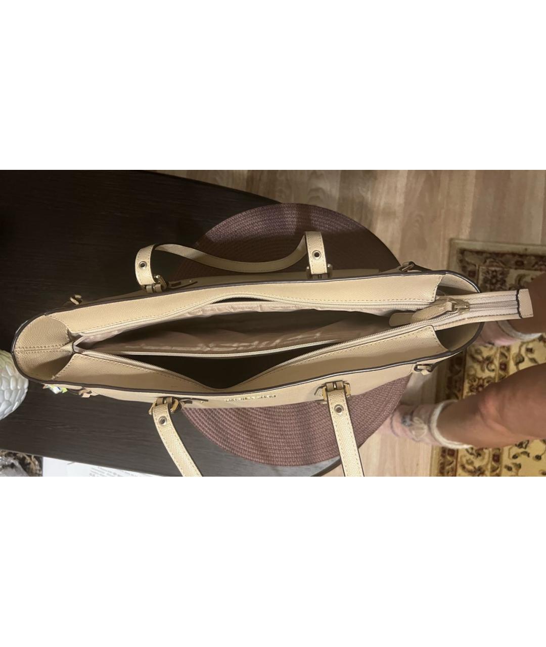 MICHAEL MICHAEL KORS Бежевая сумка с короткими ручками из искусственной кожи, фото 4