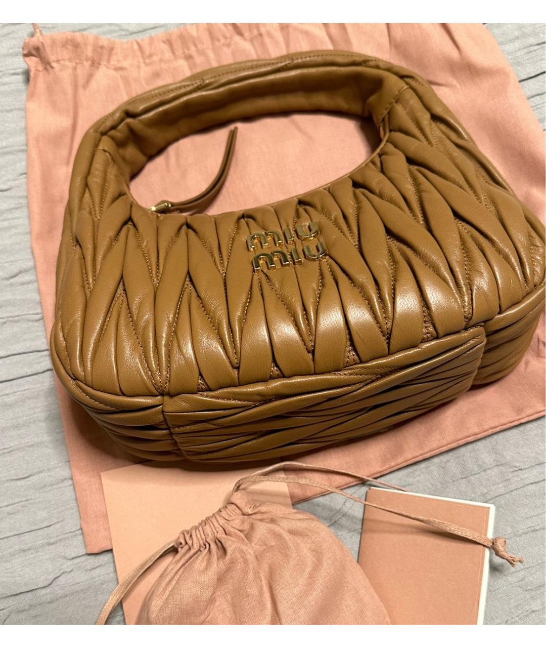 MIU MIU Коричневая кожаная сумка с короткими ручками, фото 2