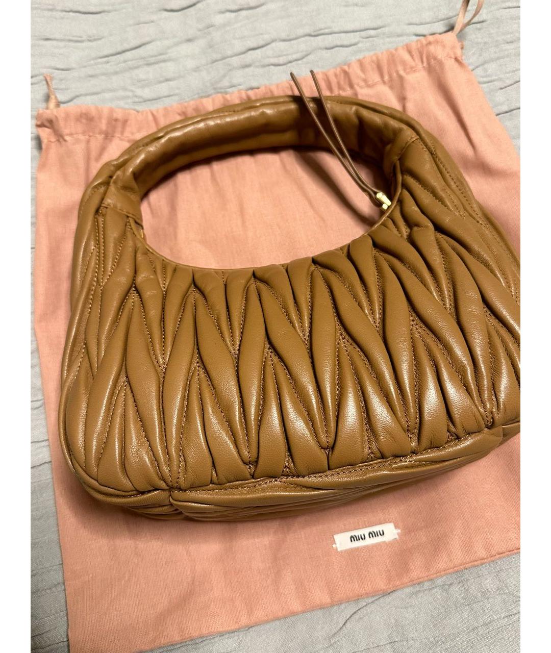 MIU MIU Коричневая кожаная сумка с короткими ручками, фото 3