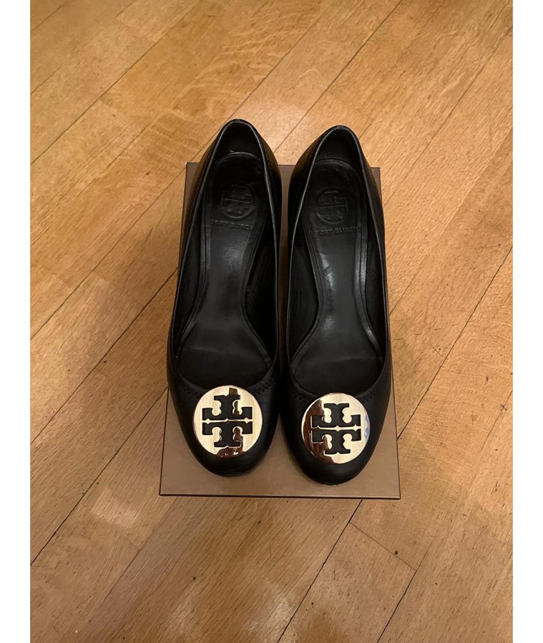 TORY BURCH Черные кожаные лодочки на низком каблуке, фото 2