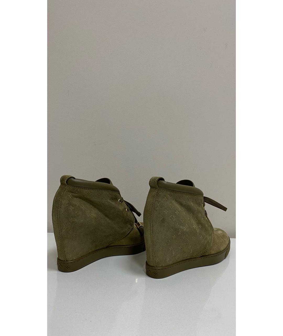 LOUIS VUITTON PRE-OWNED Зеленые замшевые ботинки, фото 3
