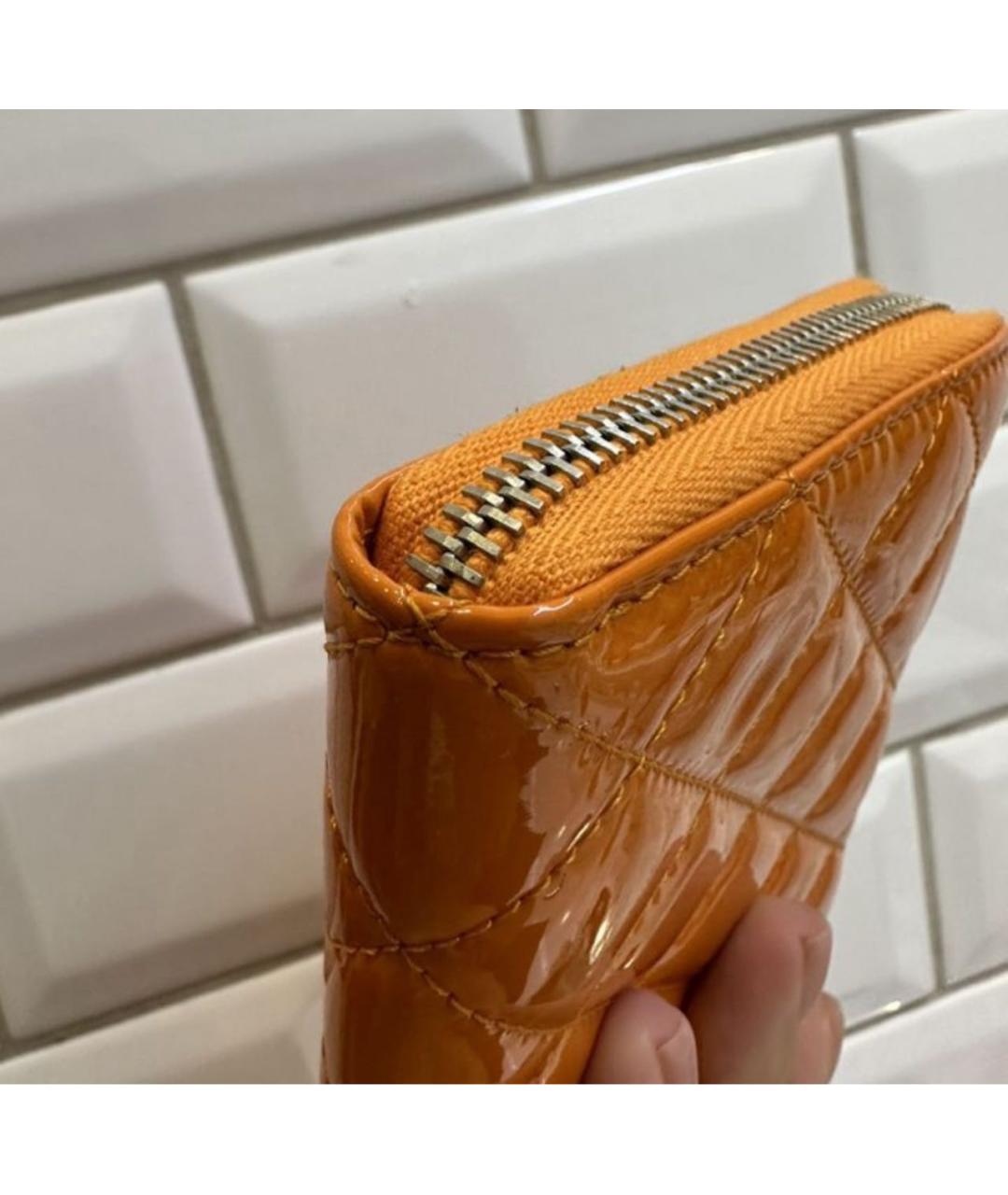 CHANEL PRE-OWNED Оранжевый кошелек из лакированной кожи, фото 7