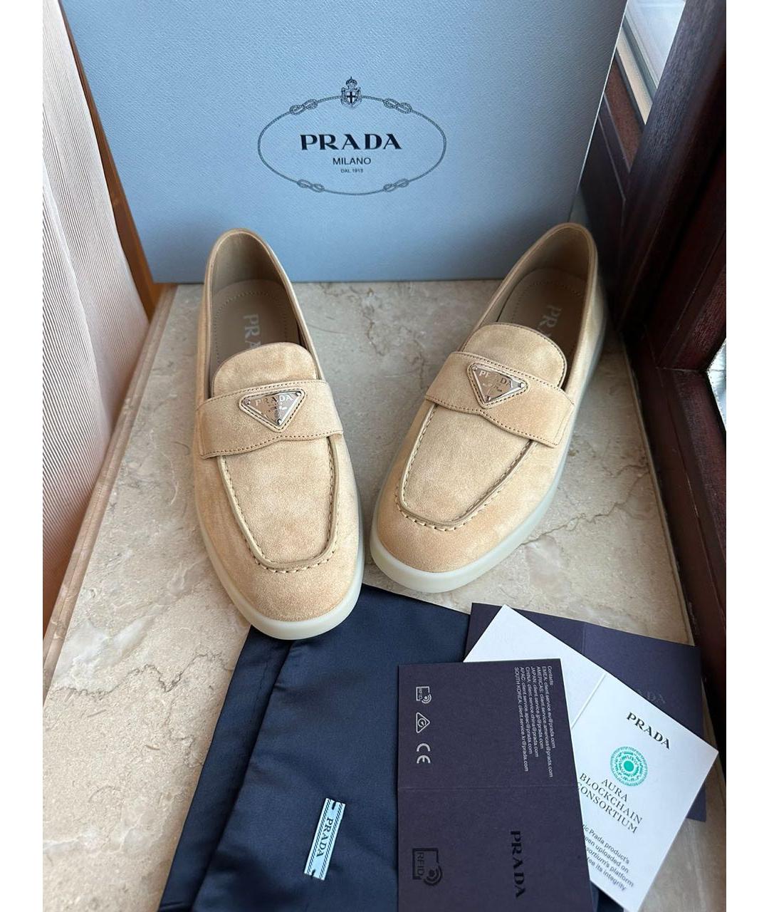 PRADA Бежевые замшевые лоферы, фото 2