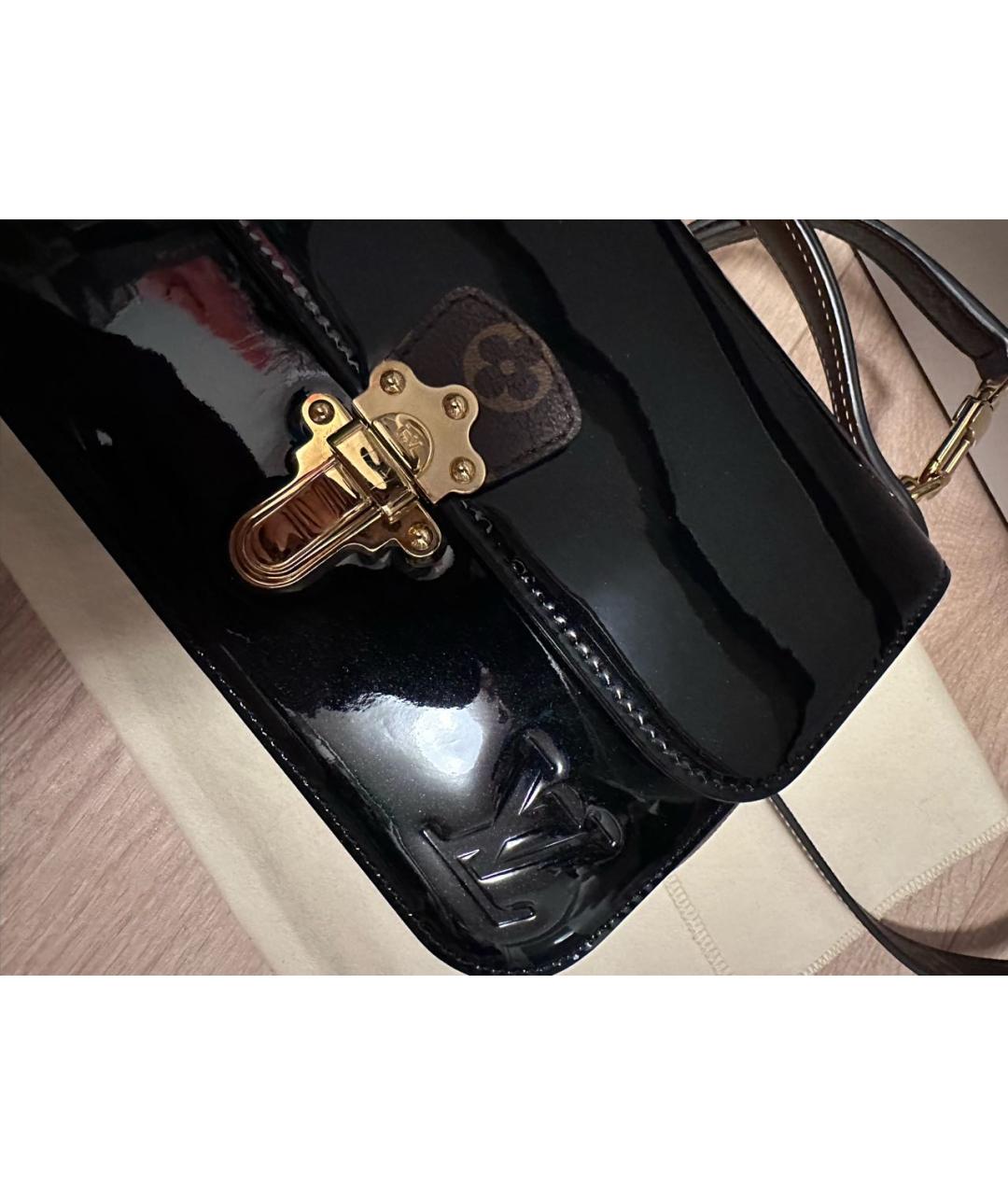 LOUIS VUITTON PRE-OWNED Черная сумка через плечо из лакированной кожи, фото 5