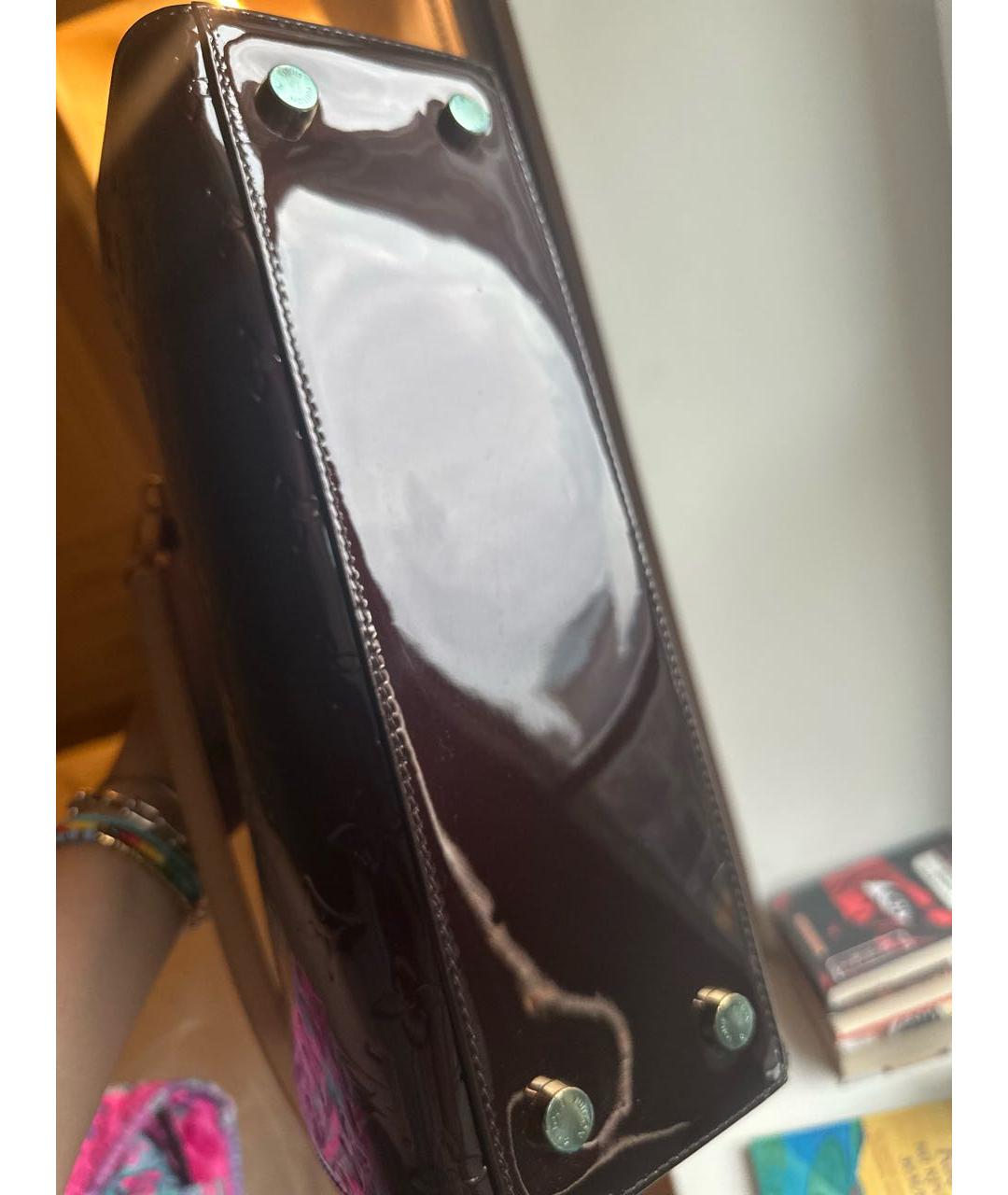 LOUIS VUITTON PRE-OWNED Бордовая сумка с короткими ручками из лакированной кожи, фото 8