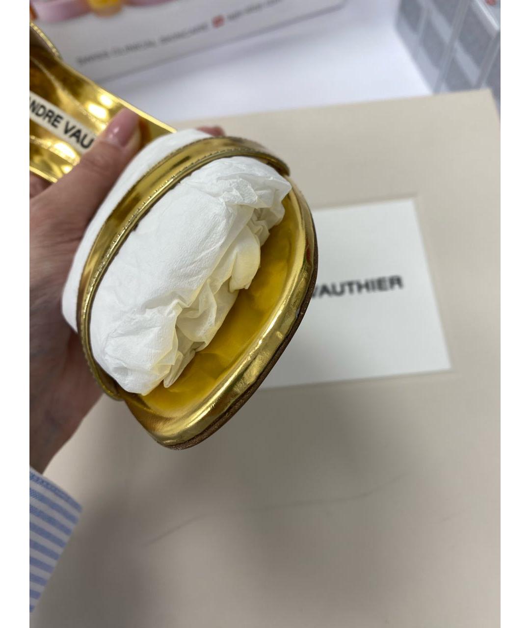 ALEXANDRE VAUTHIER Золотые босоножки из лакированной кожи, фото 5