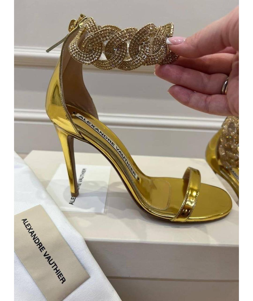 ALEXANDRE VAUTHIER Золотые босоножки из лакированной кожи, фото 6