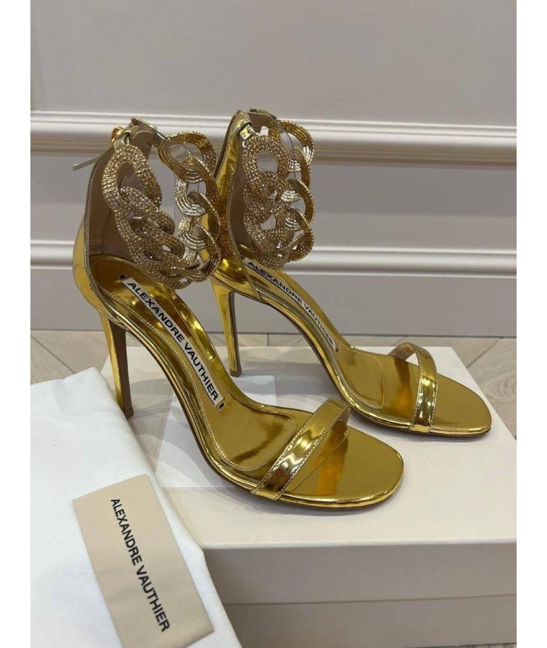 ALEXANDRE VAUTHIER Золотые босоножки из лакированной кожи, фото 2