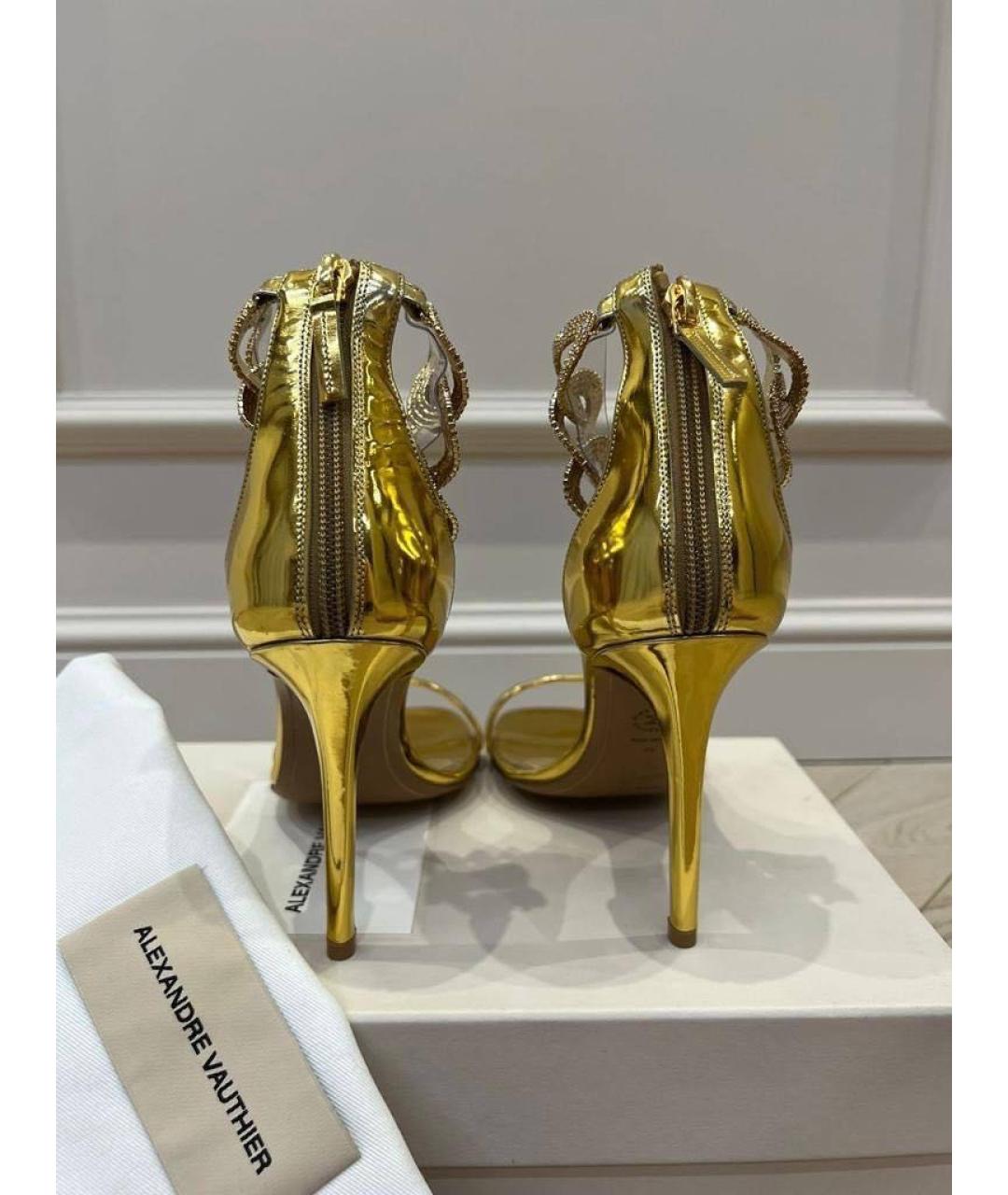 ALEXANDRE VAUTHIER Золотые босоножки из лакированной кожи, фото 3