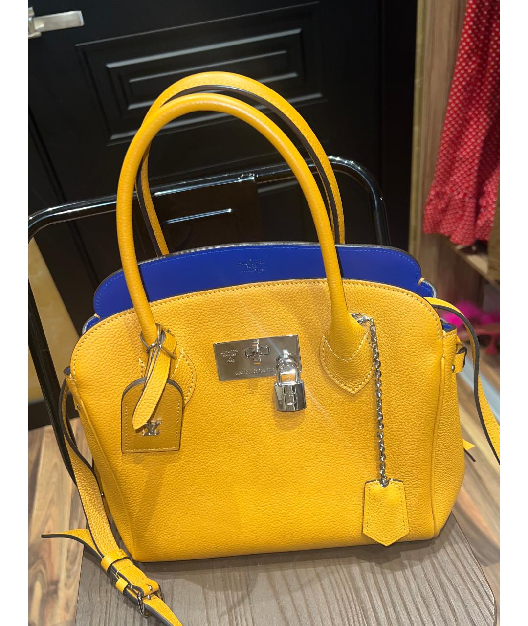 LOUIS VUITTON Оранжевая кожаная сумка с короткими ручками, фото 2