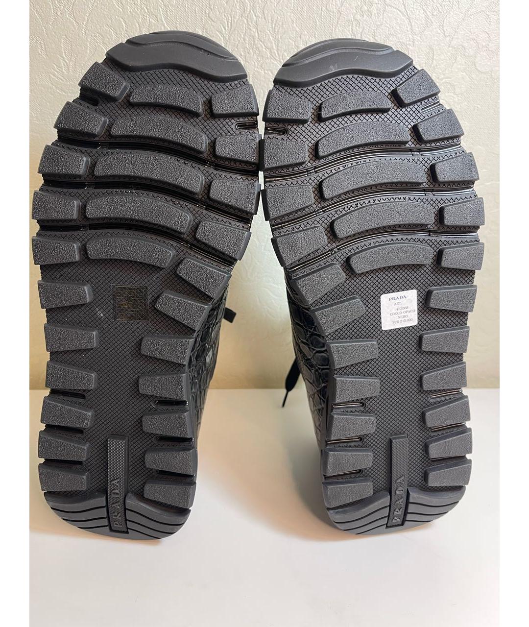 PRADA Черные низкие кроссовки / кеды из экзотической кожи, фото 5