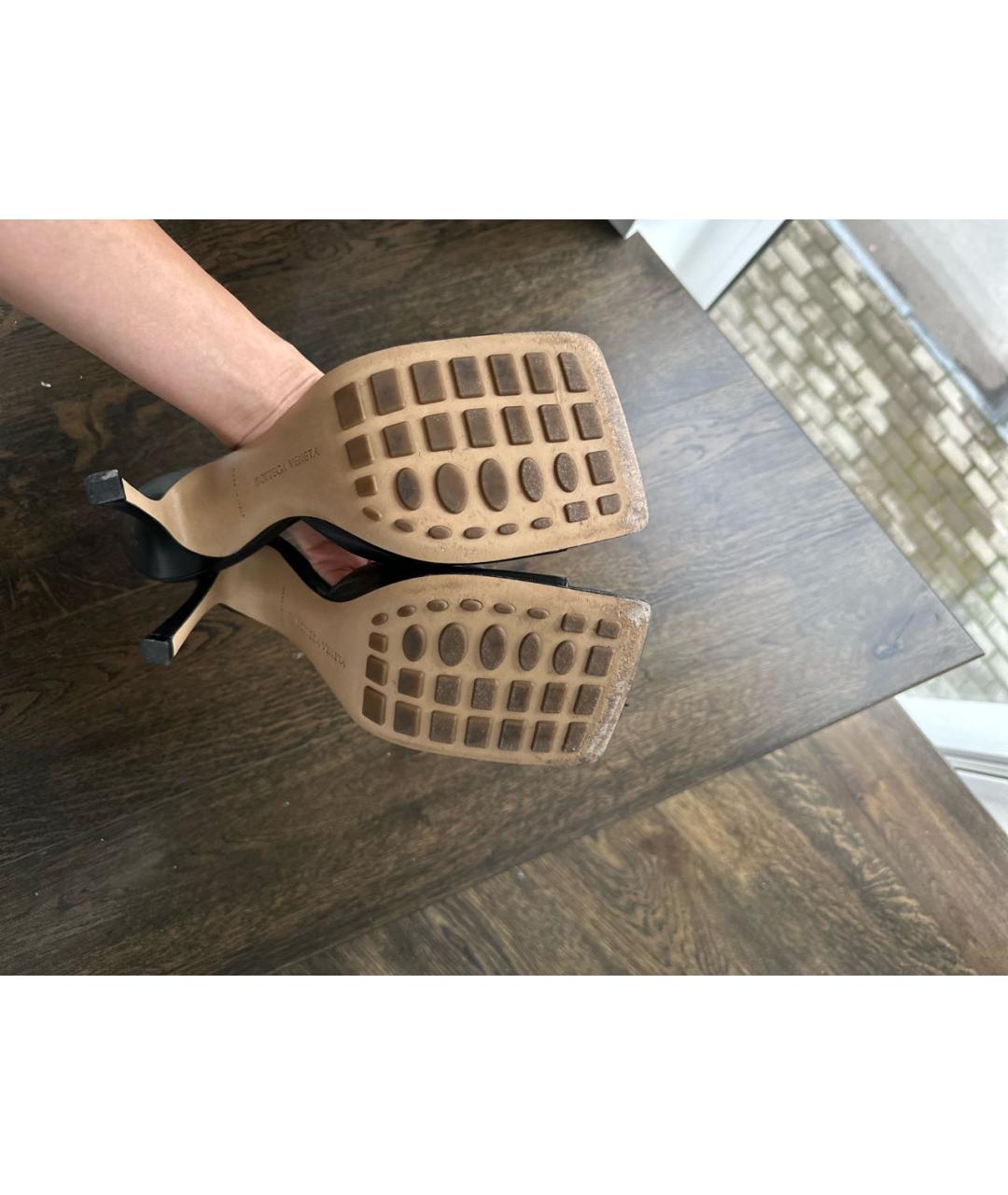 BOTTEGA VENETA Черные кожаные мюли, фото 7