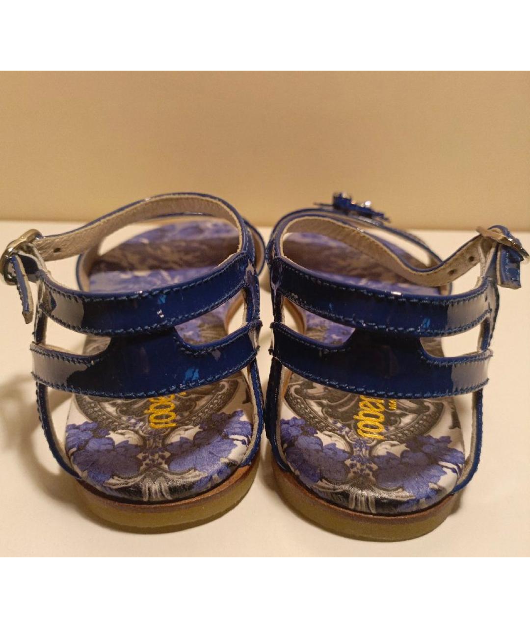 ROBERTO CAVALLI Синие сандалии и шлепанцы из лакированной кожи, фото 4
