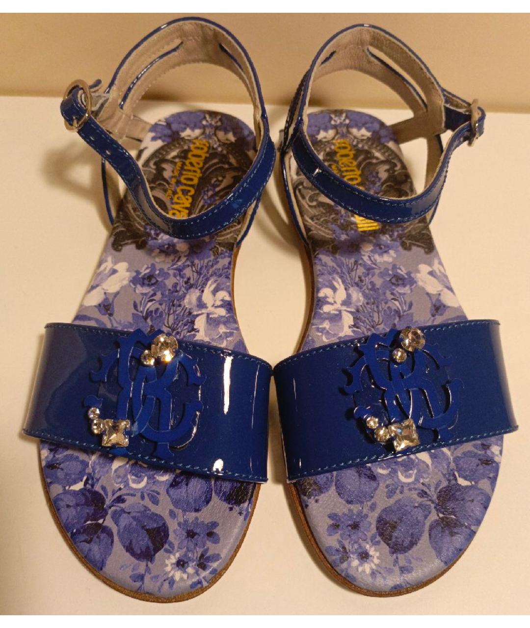 ROBERTO CAVALLI Синие сандалии и шлепанцы из лакированной кожи, фото 2