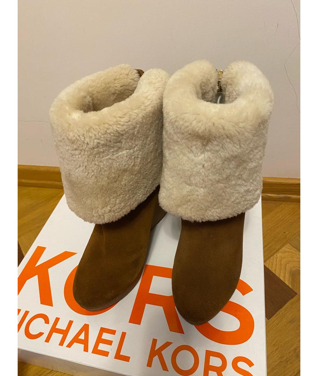 MICHAEL KORS Горчичные замшевые полусапоги, фото 2