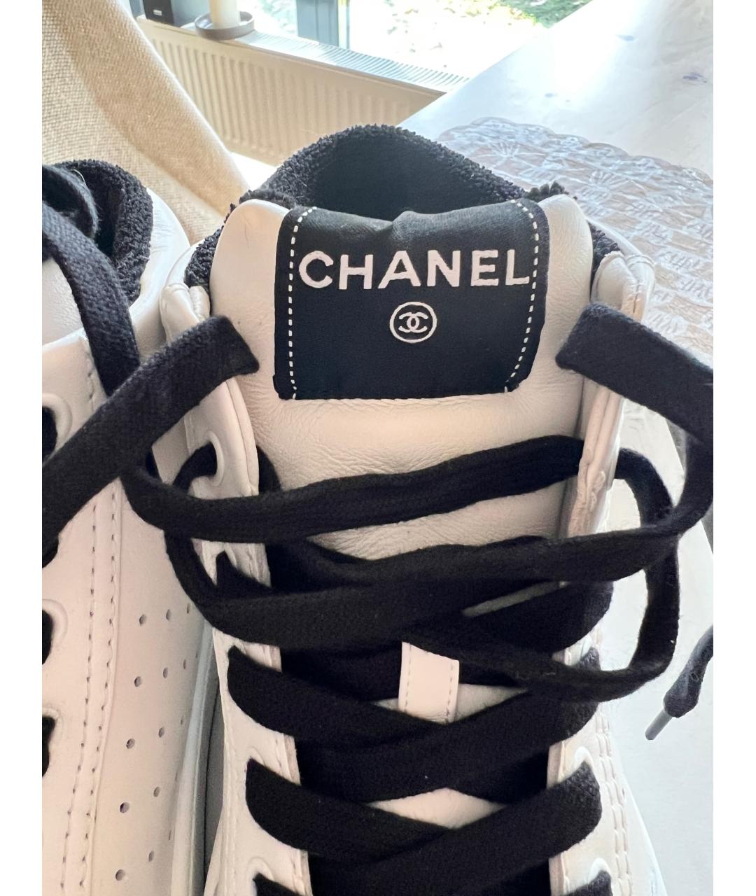 CHANEL PRE-OWNED Белые кожаные кеды, фото 5