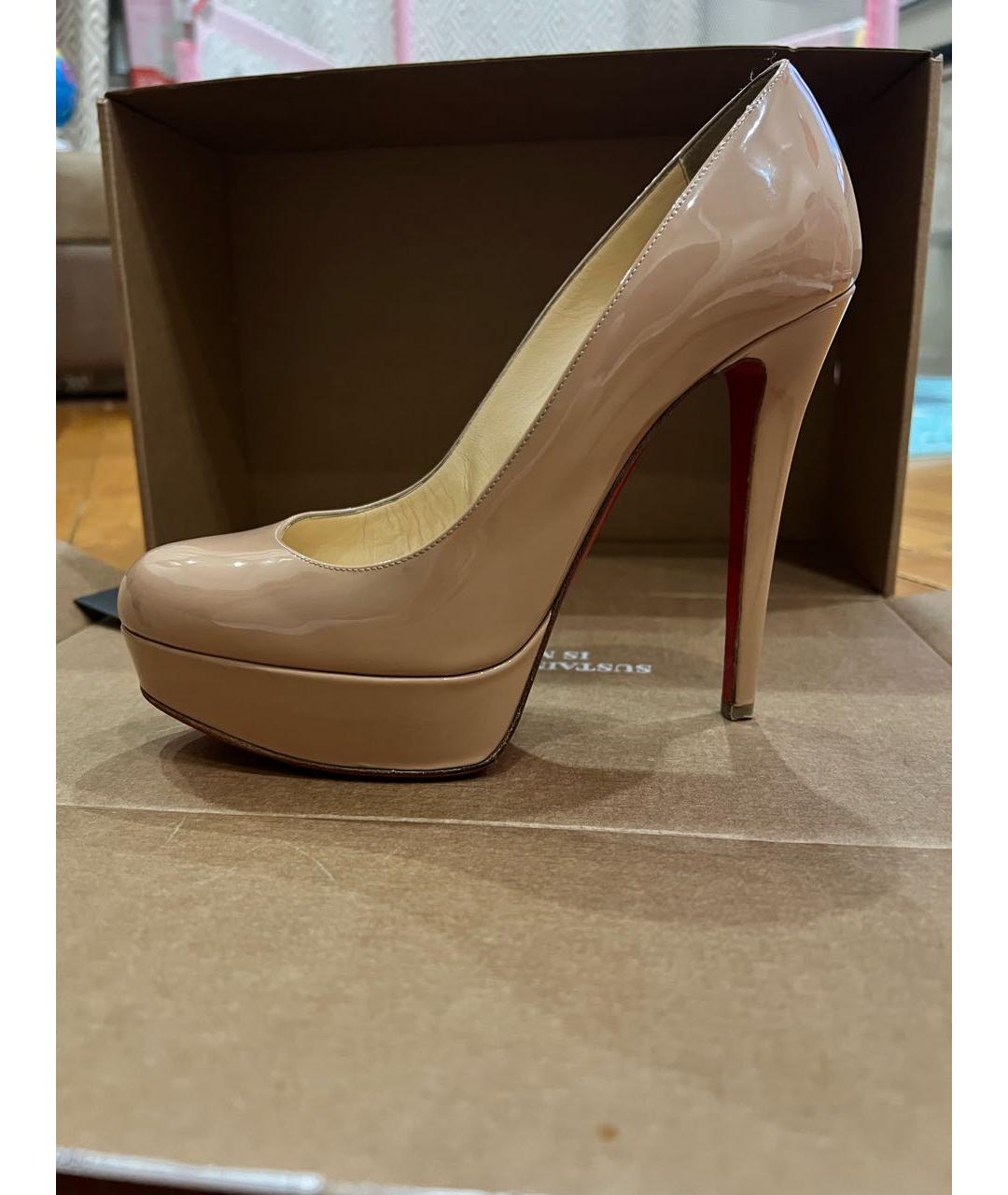 CHRISTIAN LOUBOUTIN Бежевые туфли из лакированной кожи, фото 8