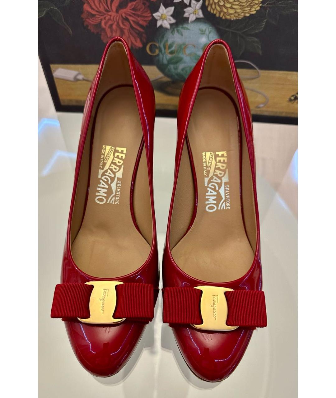 FERRAGAMO Красные туфли из лакированной кожи, фото 2