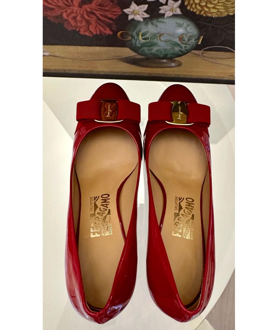 FERRAGAMO Красные туфли из лакированной кожи, фото 3