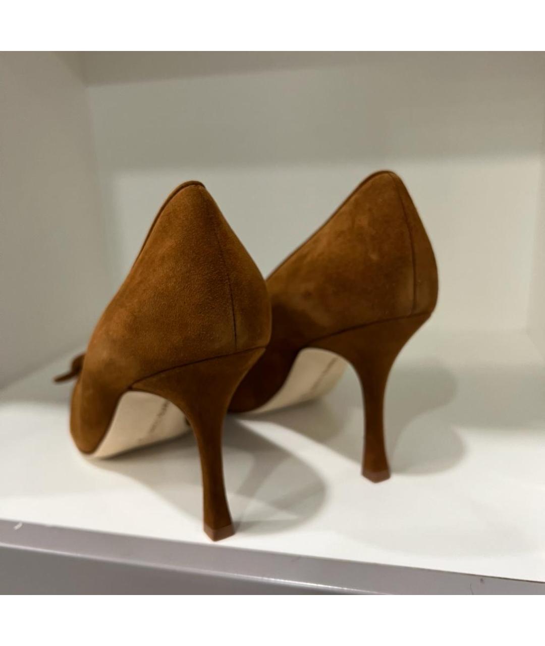 MANOLO BLAHNIK Коричневые замшевые туфли, фото 2