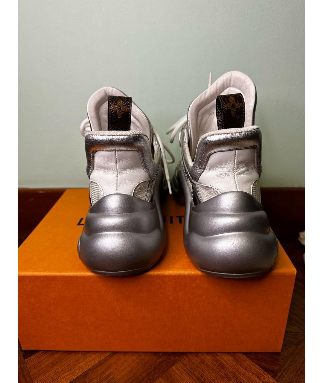 LOUIS VUITTON PRE-OWNED Серебряные кожаные кроссовки, фото 4