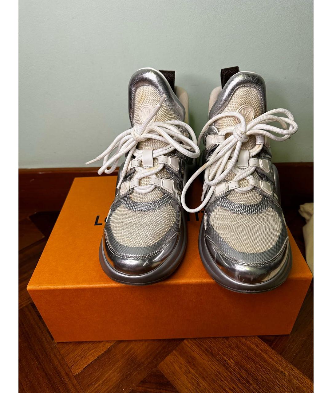 LOUIS VUITTON PRE-OWNED Серебряные кожаные кроссовки, фото 2