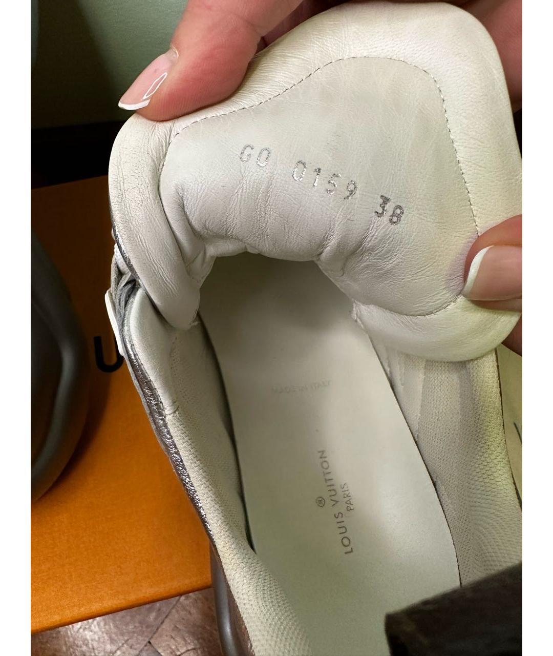LOUIS VUITTON PRE-OWNED Серебряные кожаные кроссовки, фото 6