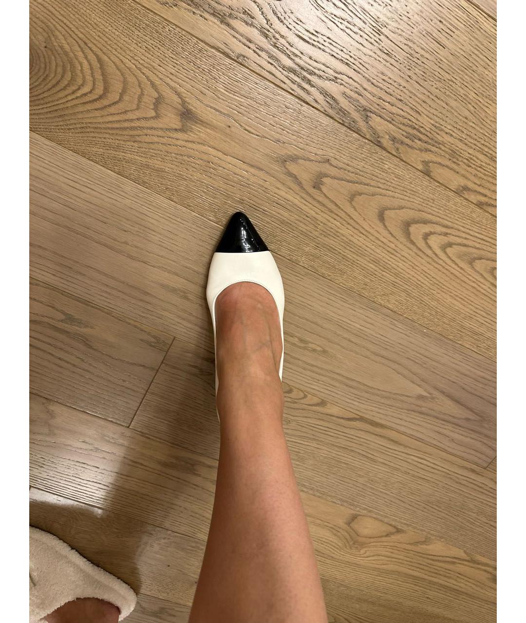 CHANEL PRE-OWNED Белые кожаные туфли, фото 5