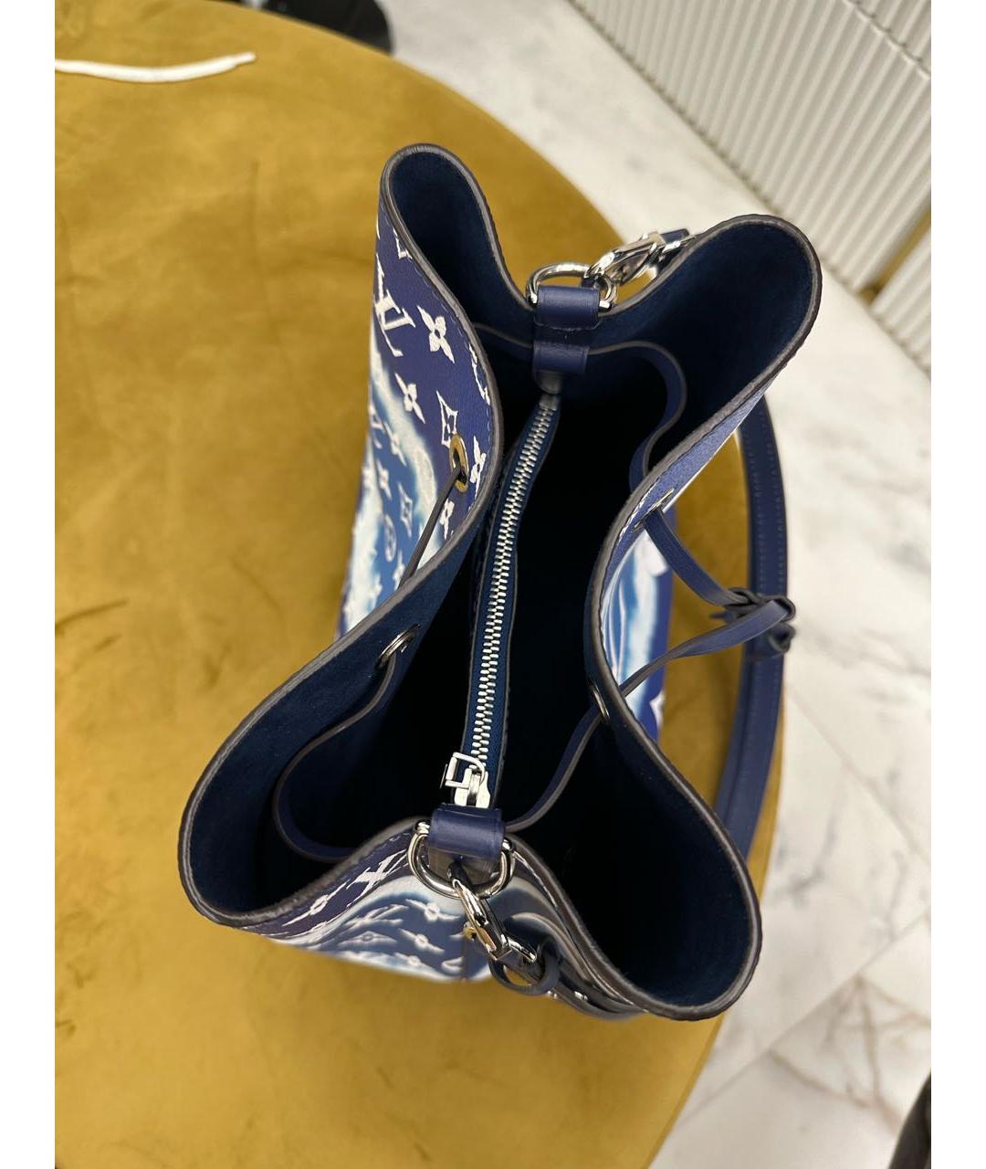 LOUIS VUITTON Синяя сумка тоут из лакированной кожи, фото 4