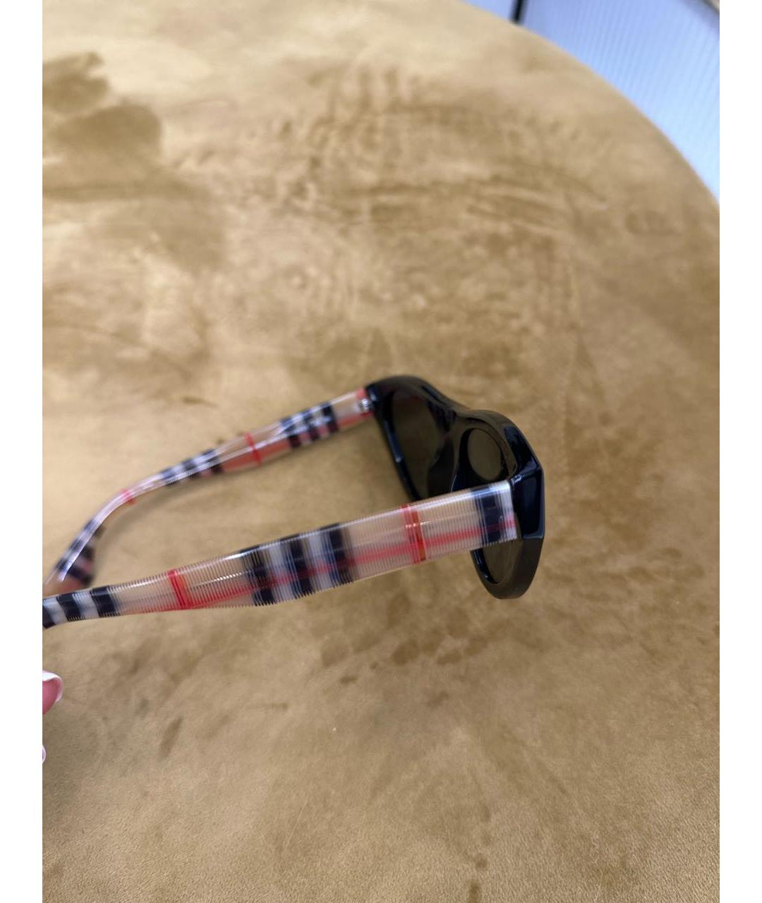 BURBERRY Черные пластиковые солнцезащитные очки, фото 3