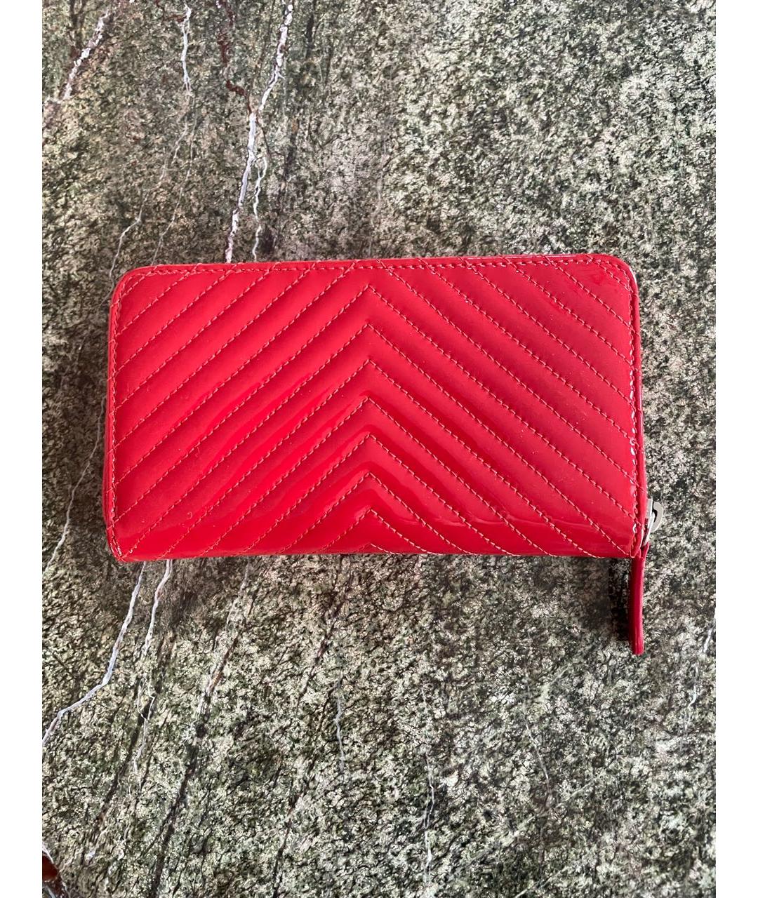 CHANEL PRE-OWNED Красный кошелек из лакированной кожи, фото 2