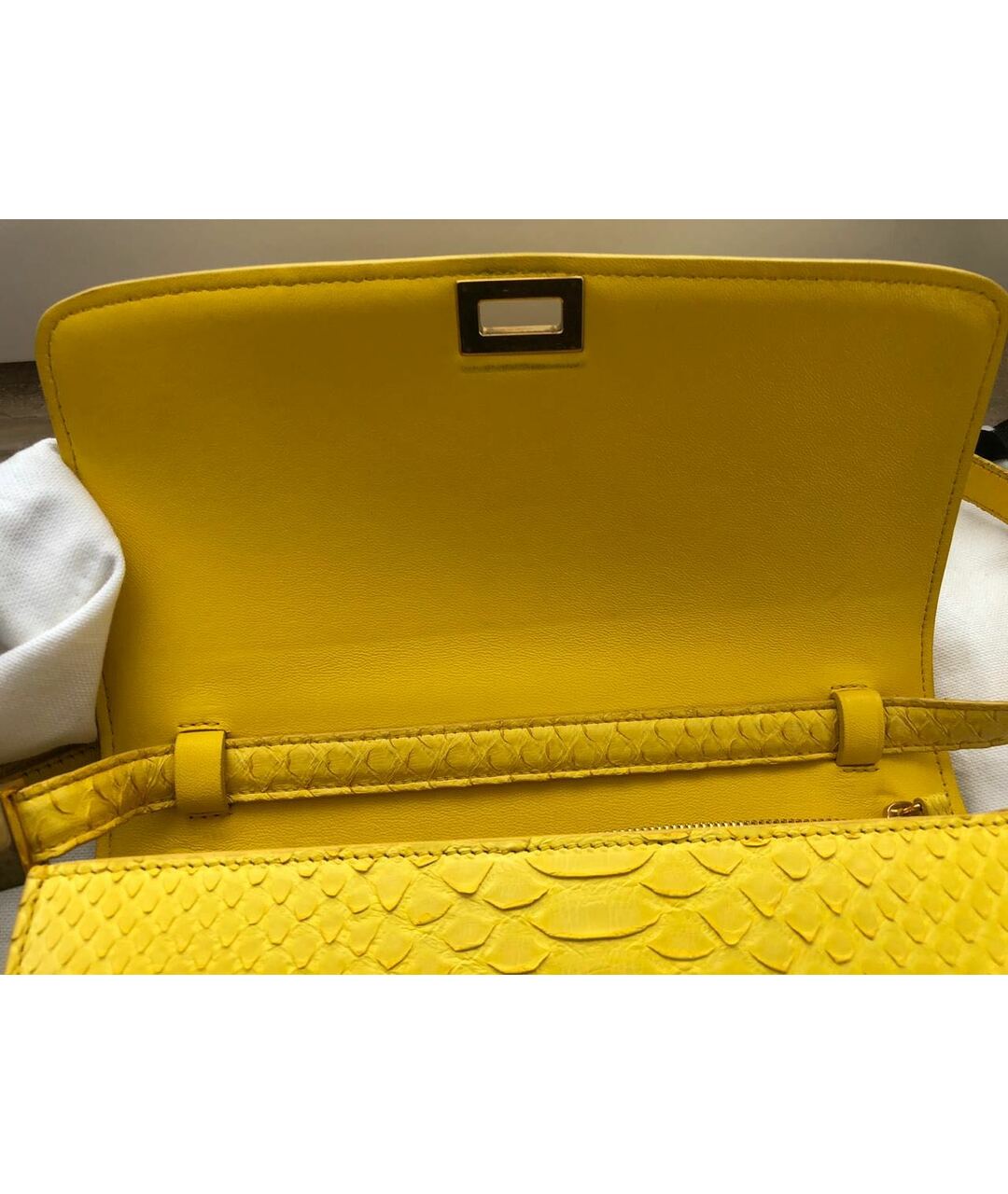 CELINE PRE-OWNED Желтая сумка тоут из экзотической кожи, фото 5
