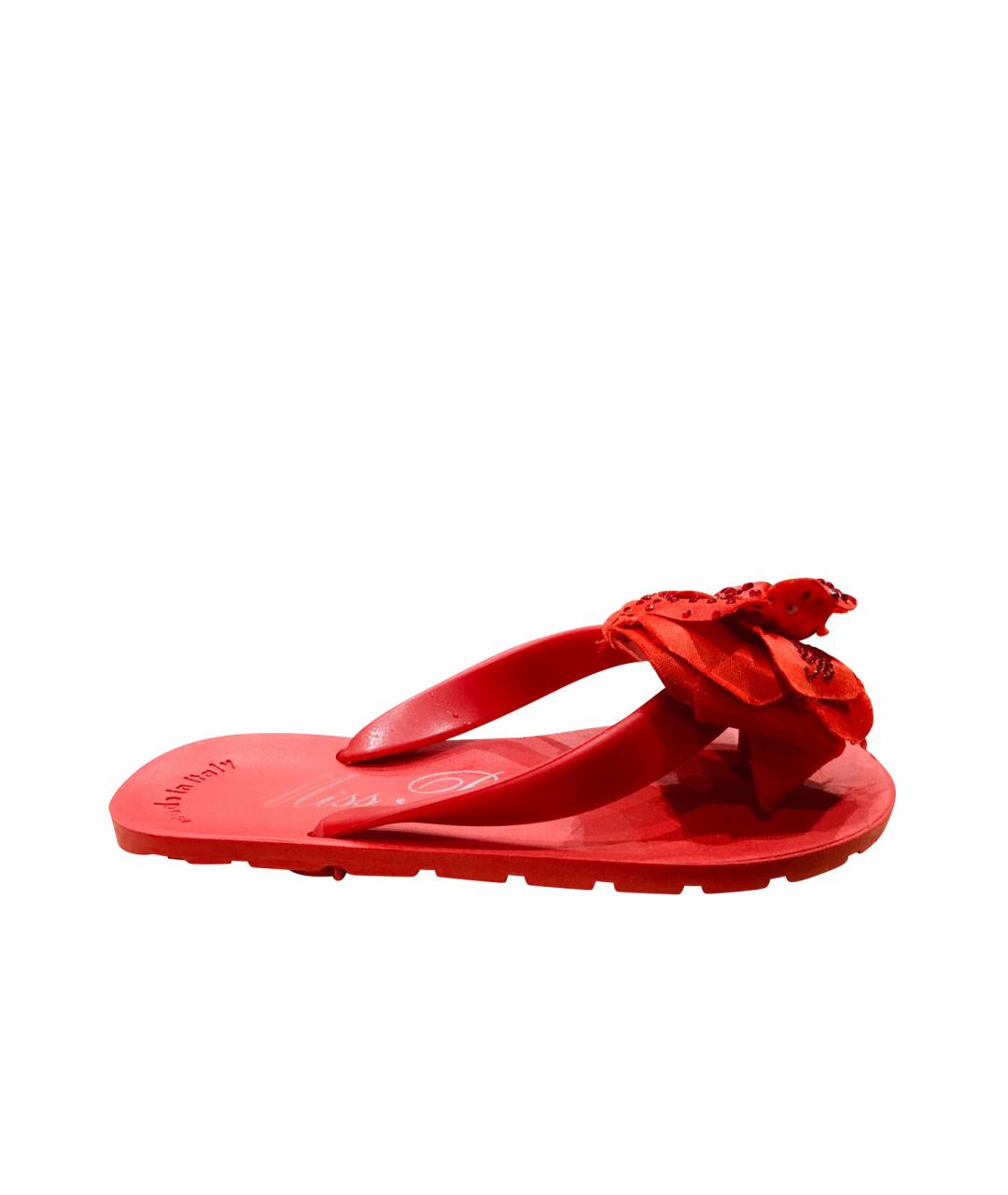 MISS BLUMARINE Красные резиновые сандалии и шлепанцы, фото 1