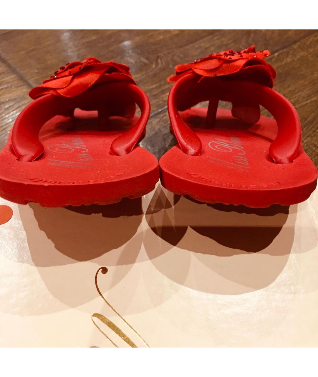 MISS BLUMARINE Красные резиновые сандалии и шлепанцы, фото 4