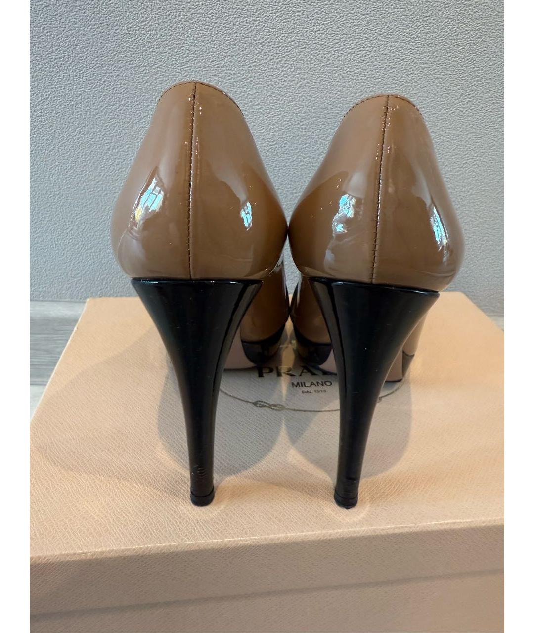 PRADA Бежевые туфли из лакированной кожи, фото 3