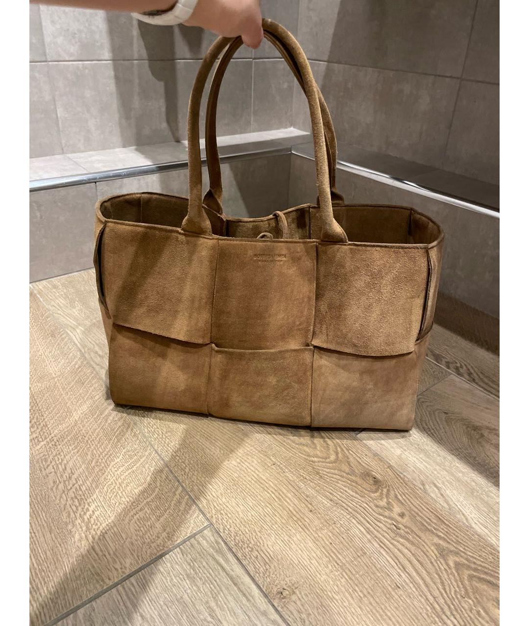 BOTTEGA VENETA Бежевая замшевая сумка с короткими ручками, фото 5